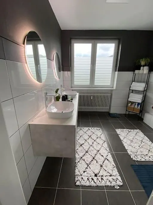 Apartment City Sued- 5 Zimmer_15 Personen _ Komplett_Eingerichtet 함브루크 독일